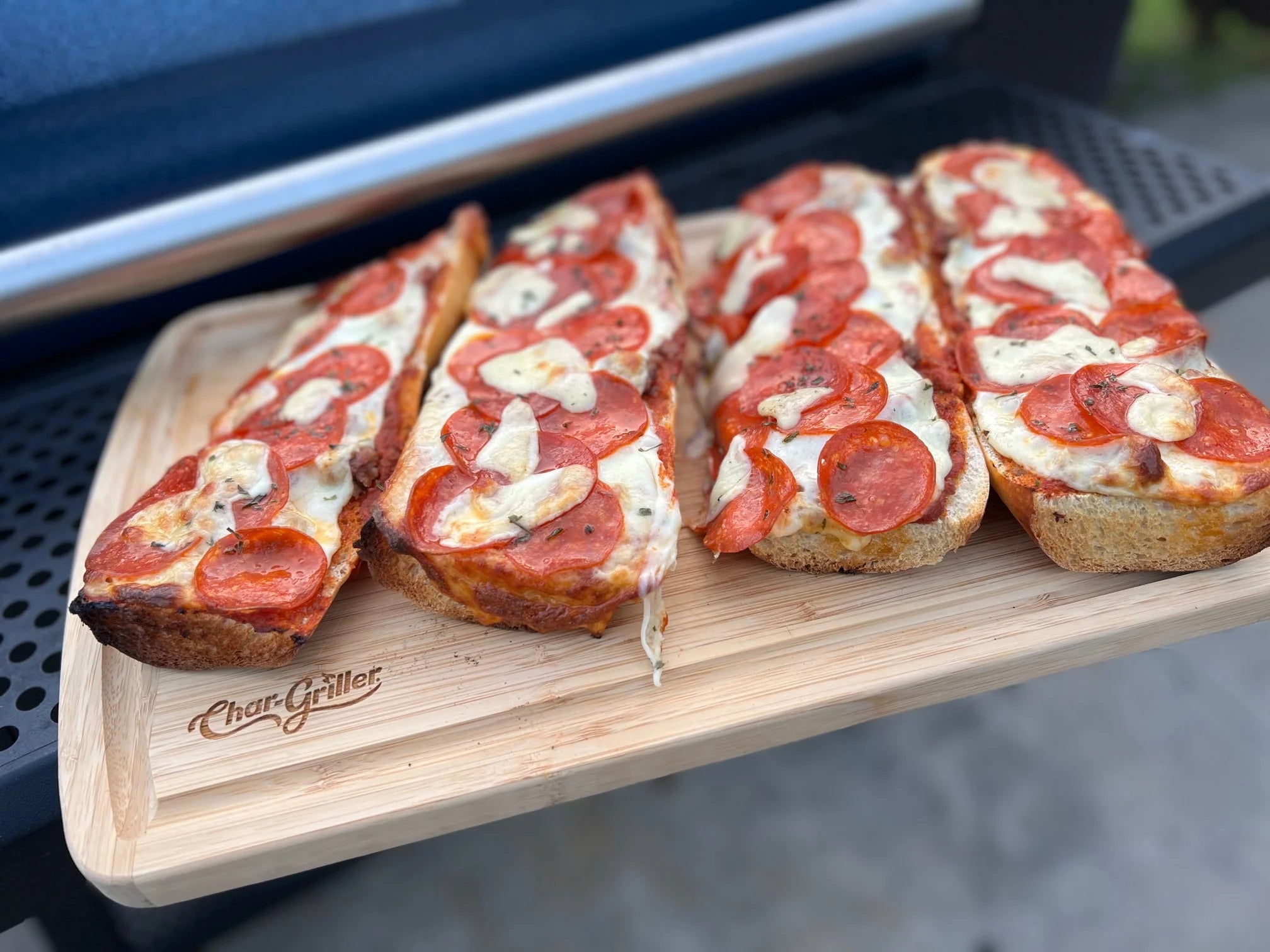 Gravity French Bread Pizza - Char-Griller