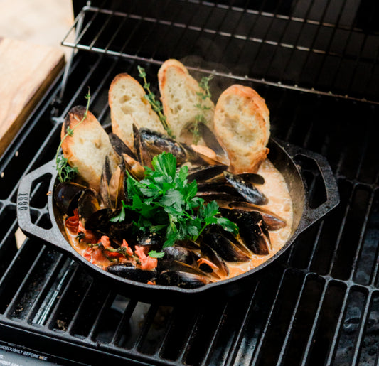 Mussels with Chorizo and White Wine Cream Sauce