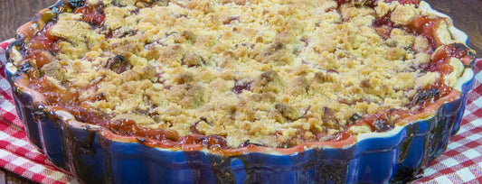 Strawberry and Rhubarb Crumble Pie